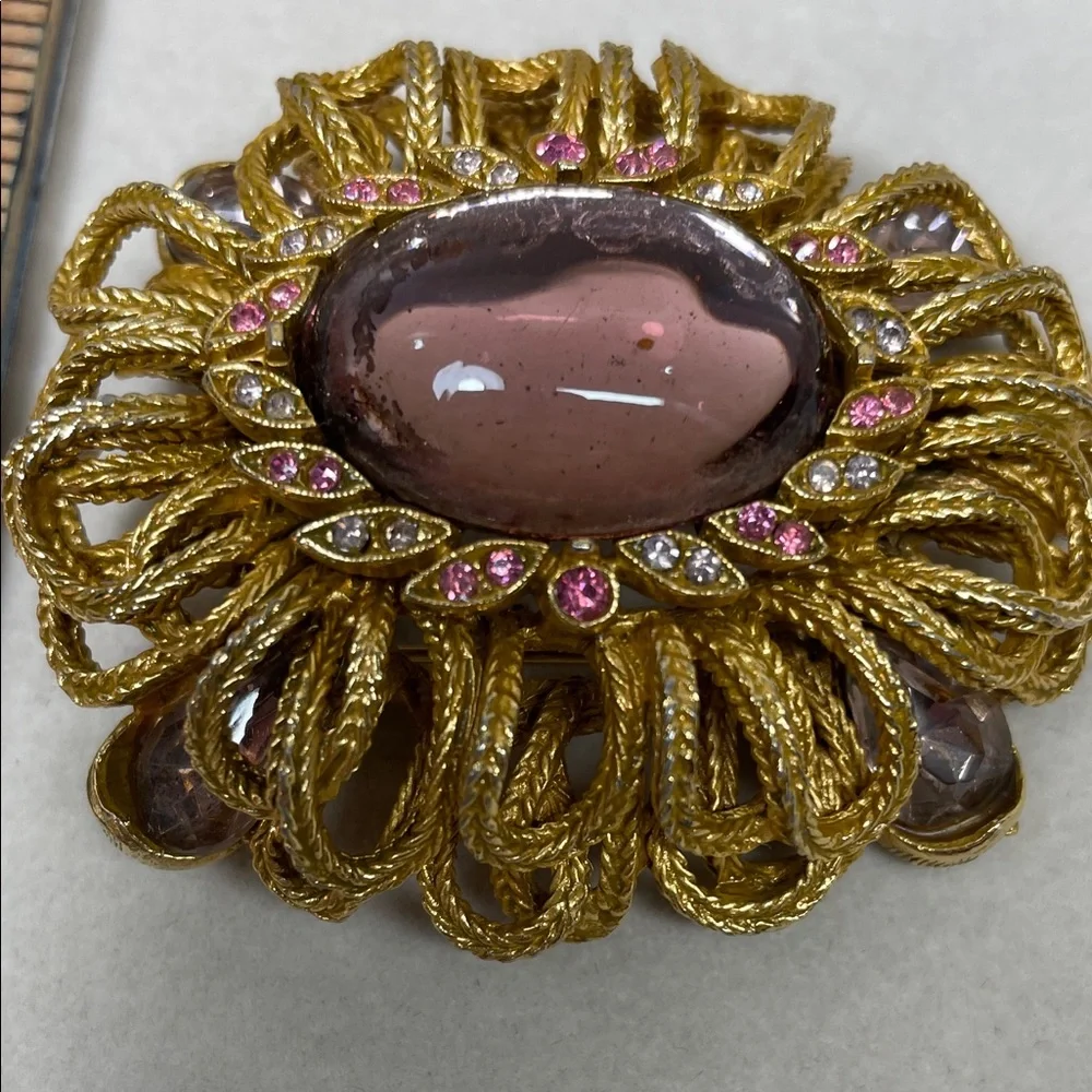 Vintage Capri Gold and Pink Gemstone Brooch Valentines Mothers Day - Picture 7 of 7